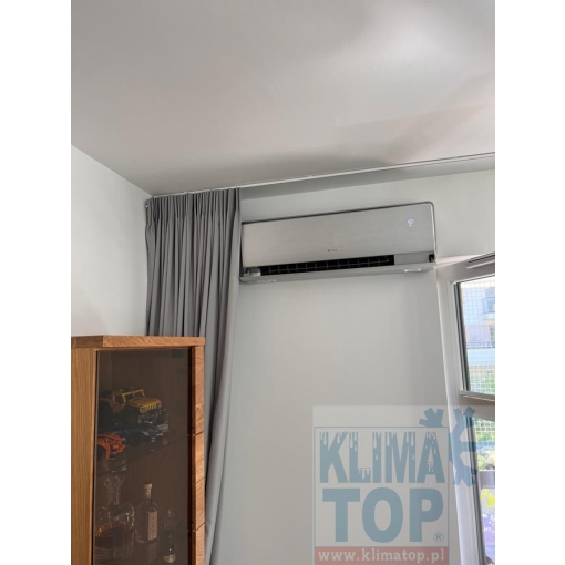 Klimatyzator ścienny Gree GWH09UB-K6 (UC09S) U-CROWN SILVER - zdjęcie z montażu w Warszawie