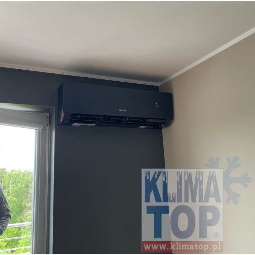Klimatyzator ścienny Gree GWH24AUDXF (CL24N) CLIVIA Navy Blue - zdjęcie z montażu KLIMATOP