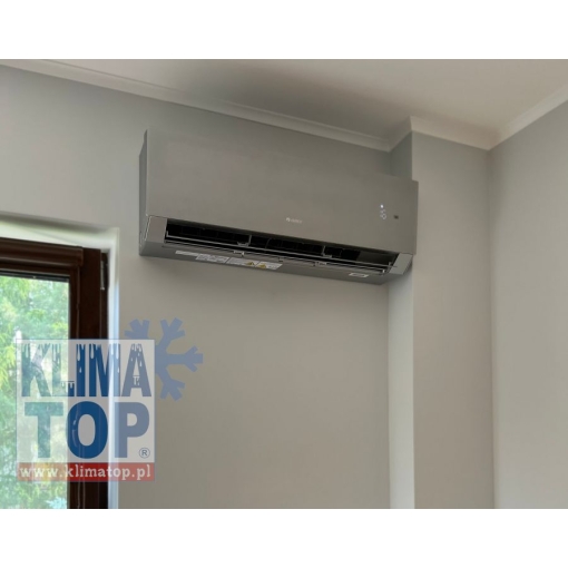 Klimatyzator ścienny Gree GWH18AUDXD (CL18S) CLIVIA Silver - zdjęcie z montażu