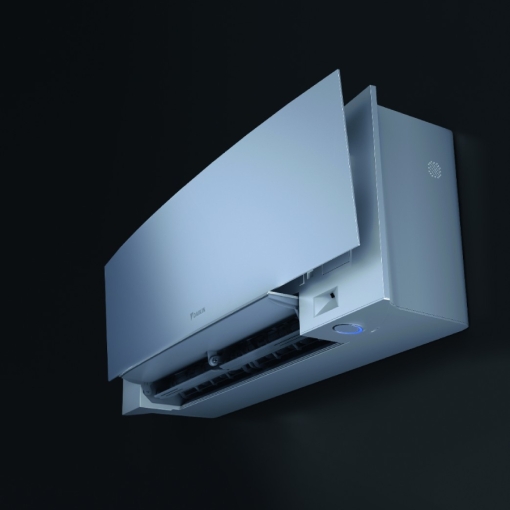 Klimatyzator ścienny Daikin FTXJ25AS EMURA SREBRNY w trakcie pracy