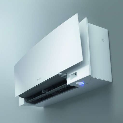 Klimatyzator ścienny Daikin FTXJ50AW EMURA BIAŁY - włączony
