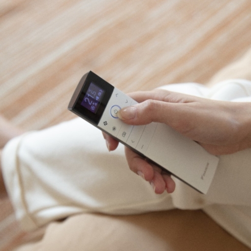 Klimatyzator ścienny Daikin FTXJ50AW EMURA BIAŁY - biały pilot zdalnego sterowania