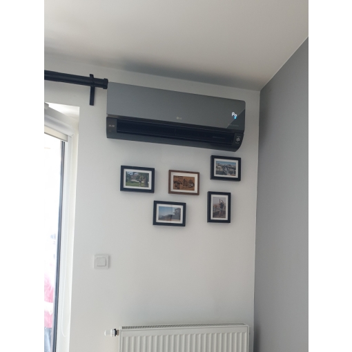Klimatyzator ścienny LG AC12BK ARTCOOL MIRROR - zamontowana jednostka wewnętrzna