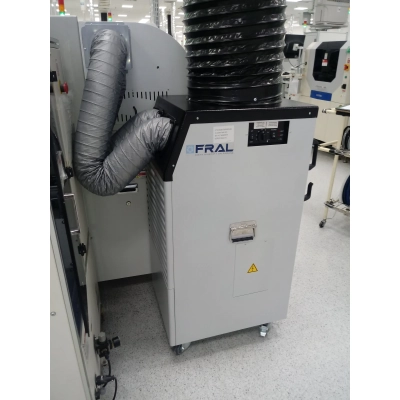 Klimatyzator przenośny przemysłowy Fral FSC25HP.4 - podczas pracy wewnątrz z opcjonalną rurą wyrzutową ciepłego powietrza