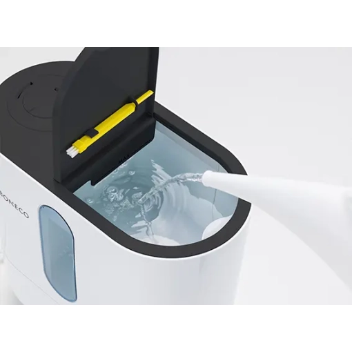 Nawilżacz ultradźwiękowy Boneco Ultrasonic U350 - nalewanie wody do zbiornika