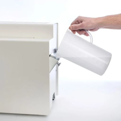 Nawilżacz powietrza Woods VIENNA HSW100 - dolewanie wody do zbiornika