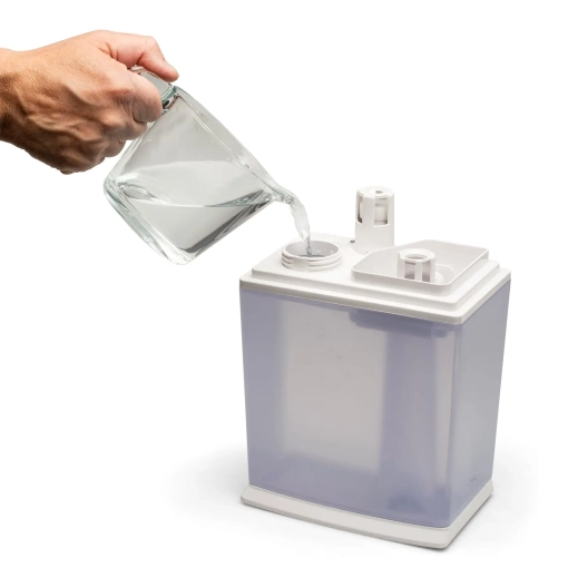 Nawilżacz ultradźwiękowy Woods WHU400 - nalewanie wody do zbiornika