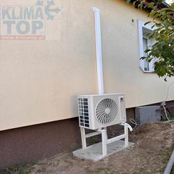 Agregat z grzałką tacy ociekowej na podwyższeniu - woda będzie swobodnie kapać na poziom gruntu (rurka jest krótka i prosta)