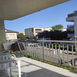 Agregat podwieszony samodzielnie do barierki balkonowej bez odłączania instalacji