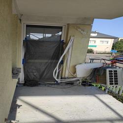 Agregat podwieszony samodzielnie do barierki balkonowej bez odłączania instalacji