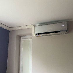 Przykład: klimatyzator Gree z odprowadzeniem skroplin za pomocą pompki