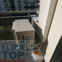 Rurka skroplinowa docięta i wsunięta w korek kanistra tak, aby pod korkiem były tylko 2 cm rurki i nie zanurzała się ona w wodzie (należy pamiętać o dodatkowym odpowietrzeniu w korku)