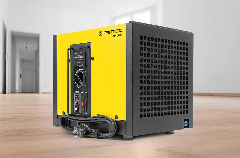 Osuszacz powietrza Trotec TTK Qube - na podłodze w domu